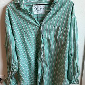 Frank & Eileen Button Down Shirt Size Medium